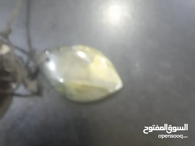 احجار كريمة جميلة وبراقة