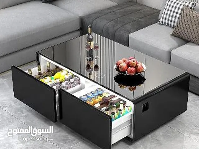 طاولة ذكية (ألوان أسود) فيها سماعة وثلاجة لا تفوتكم حلوه جدا  المبلغ اقل. من سوق