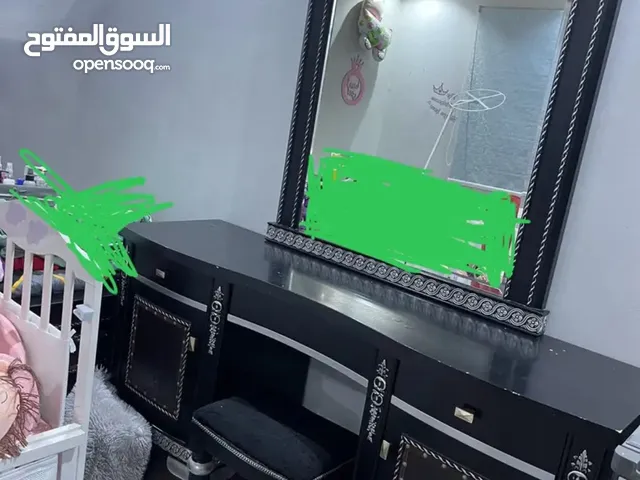 غرفة نوم من المطلق للأثاث 12 قطعة ومطبخ لون رمادي والرخام ابيض