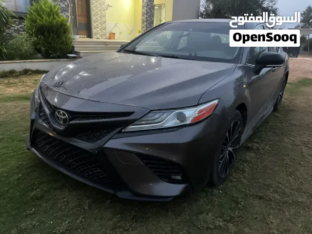 2020 تويوتا كامري SE