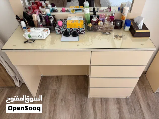 غرفة نوم بحالة جيدة جدا