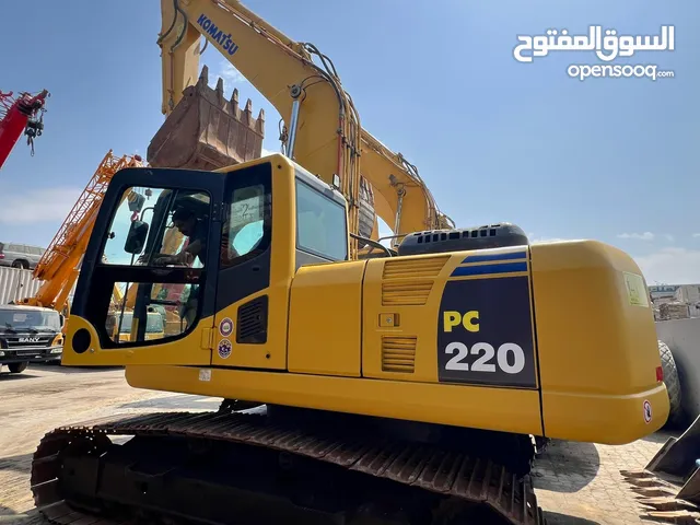 Komatsu PC 220-8 MO year 2020 imported from Japan not use in uae