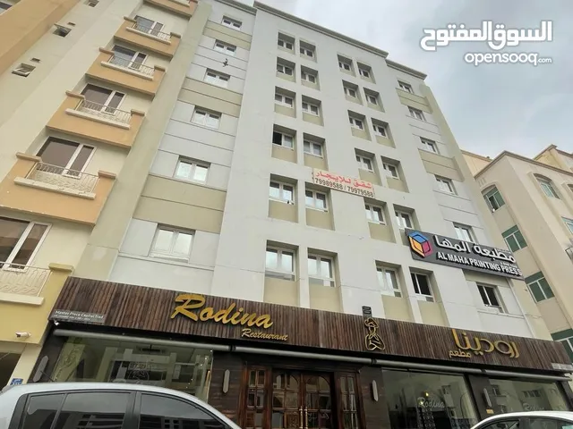 شقة جميلة للإيجار في بوشر مع وافايBeautiful apartment for rent in Bawshar with Wi-Fi