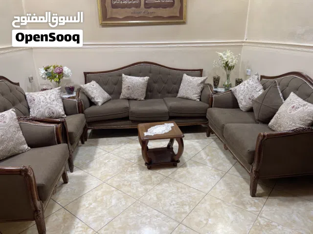 طقمين كنب للبيع قابل للتفاوض