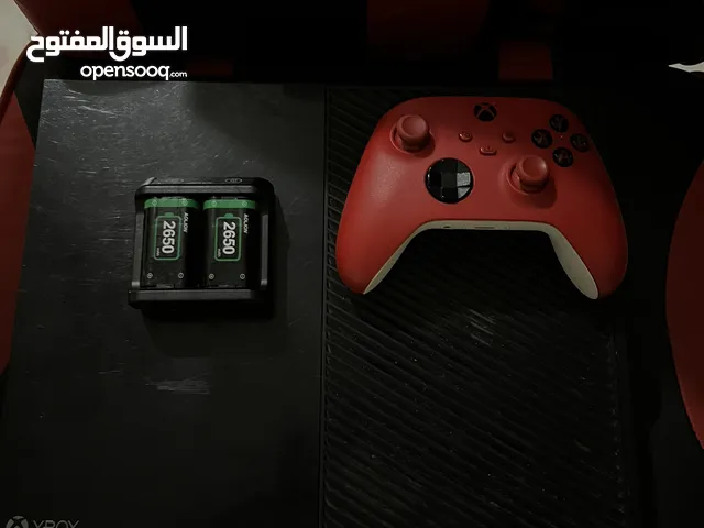 Xbox one with Xbox controller and 2 rechargeable batteries with charging back 2650 mah
