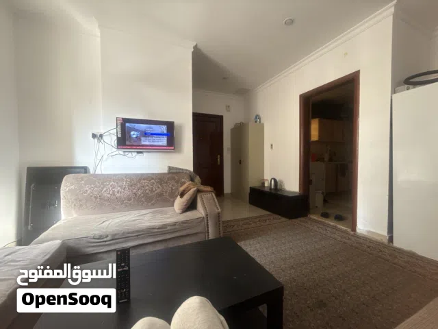 مطلوب فرد لمشاركة سكن شقه غرفتين وصاله ومطبخ و2 حمام   خيطان خلف المدرسه الجديدة الايجار 35 دينار ق7