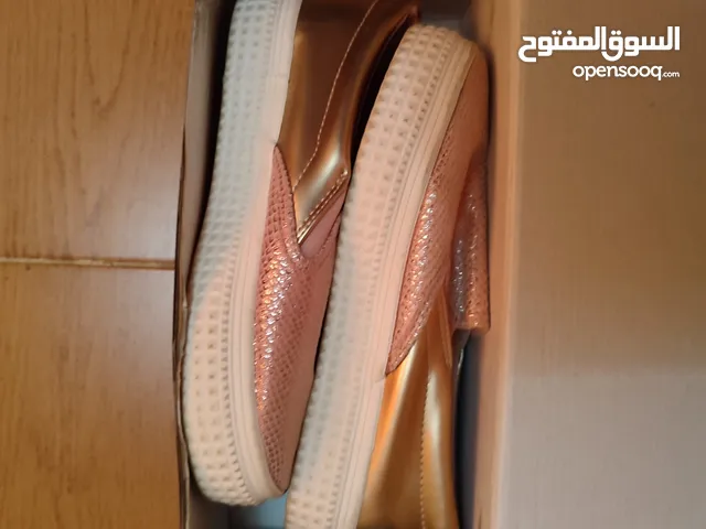 شوز كاجوال او سواريه لونها كشمير