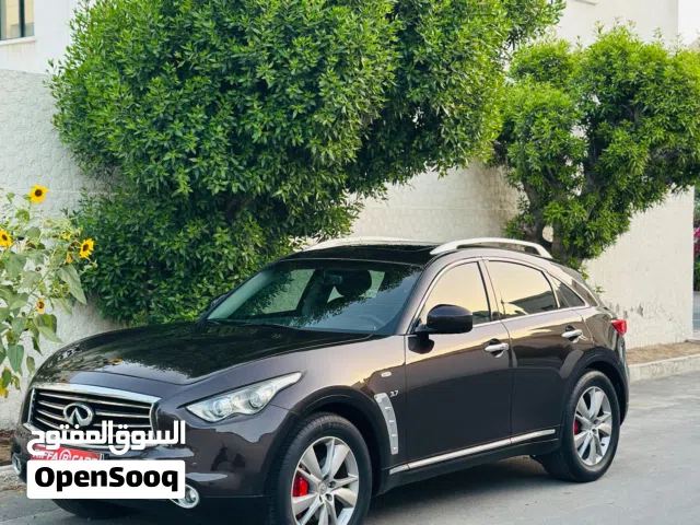 2015 إنفينيتي QX70 Luxury