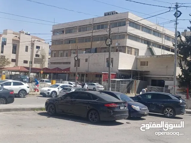 محل تجاري استثماري مؤجر للبيع في منطقة السابع ، موقع حيوي ممتاز