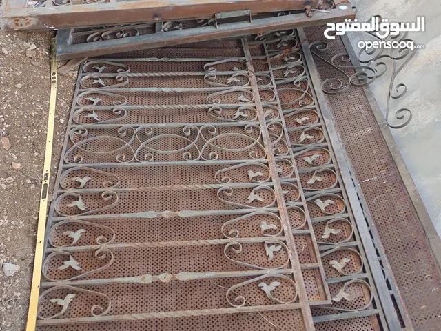 شبك حمايه خارجي عدد 5 قياس 2.20 متر ارتفاع متر عدد 2 و 3 قياس 3 متر ارتفاع متر