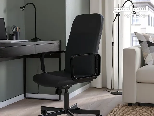 كرسي مكتب من IKEA - بحالة ممتازة وبسعر مغري