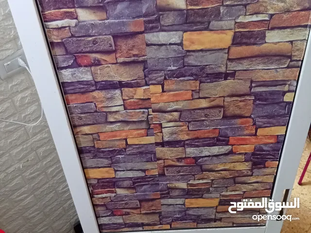 باب المنيوم كامل درفتين بحالة جيدة جدا