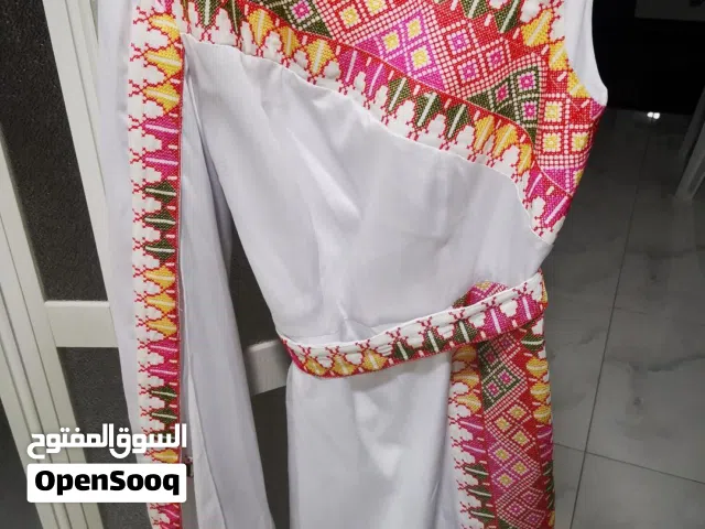 أثواب مطرزة للحنه