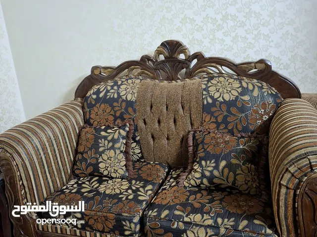 طقم كنب تفصيل للبيع 11 مقعد نوع الخشب زان تفصيل مع سجادة 5×4 وبرداية واسكملات عدد 3