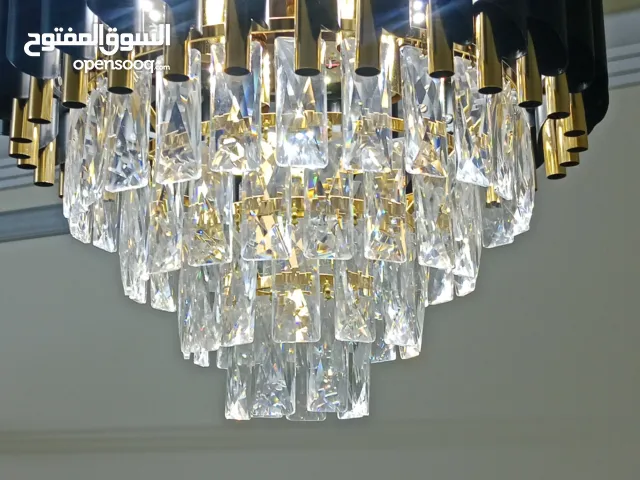 ثريات وبراكيتات للبيع