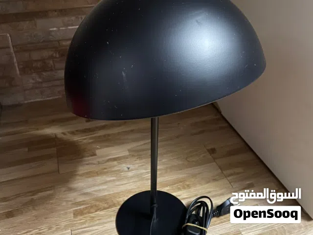 لمبة طاولة معدنية أنيقة