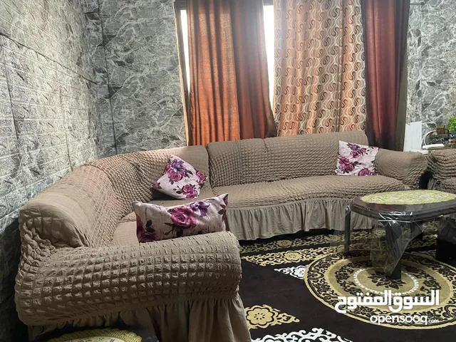 كنب بني كورنر ممتاز مع كفرات