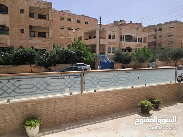 سكريت دربزين مع تفاصيل جميله مع تفاصيل جميله والفواصل والعمدان