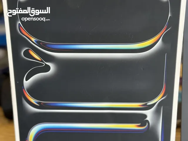 ايباد. بروm4 حجم 13.انج ذاكرة 256 مستخدم جدا قليل 22 شحنه فقط