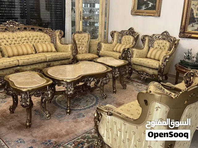 طقم صالون كلاسيكي ملوكي فاخر جدا و طاولة وسط و طربيزات