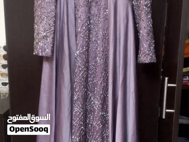 فستان سهره ملبوس لبسه واحده  معه الحجاب تبعه