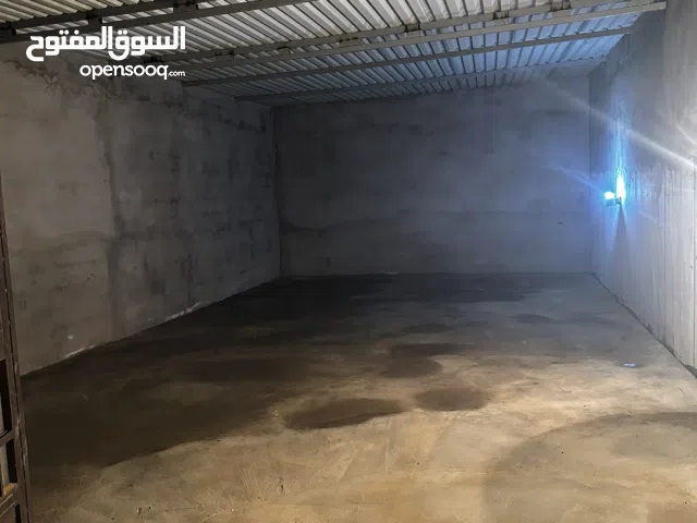 مخزن للإيجار مساحة 72 متر مربع