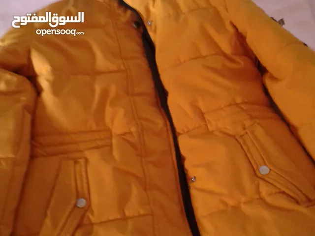 سترة شتويه ممتازه لونها اصفر