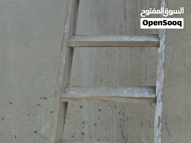 درج  خشب مستعمل  البايات عريضة مستخدم في البناء بعدة قوي  طول 4 متر