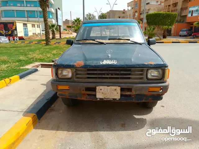 Toyota Hilux 1984 in Gharyan