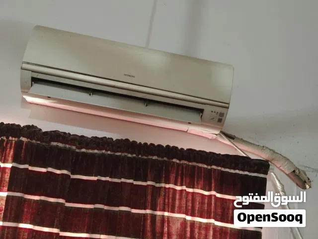 وحدة تكييف هيتاشي طن ونصف شغالة تحتاج كمبريسور ب30 دينار