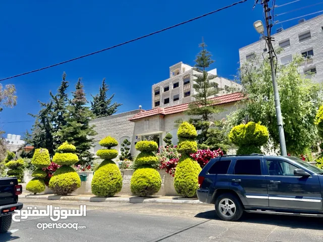 550 m2 5 Bedrooms Villa for Sale in Amman Khalda