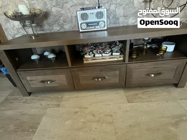 طاولة تلفزيون للبيع