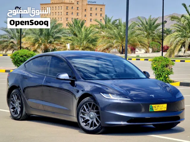 2025 تيسلا موديل 3 Long Range