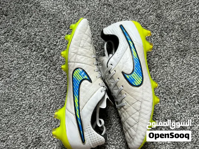 نايكي تيمبو ليجند (Nike Tiempo Legend) - أبيض وفسفوري - مستخدم
