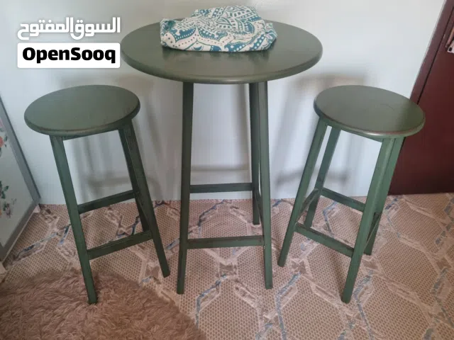 dininng table and 2 stools (bar style) Olive green