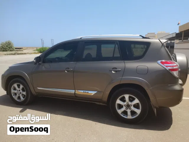 2012 تويوتا راف فور LE