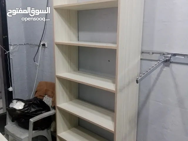 كاونتر خشب و خزائن اغراض محل البسه
