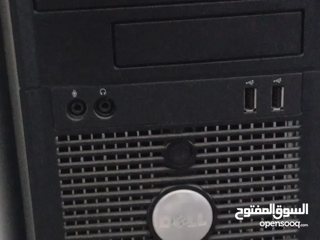 للبيع كمبيوتر مكتبي مع طاولة وكرسي