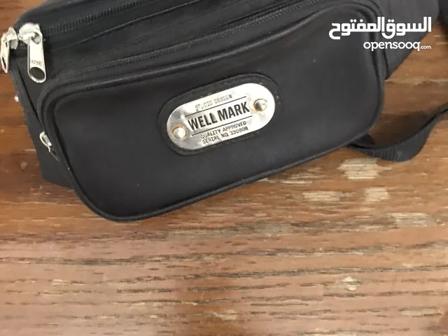 حقيبة مصنوع من جلد شبابي ذو تفاصيل رائعه