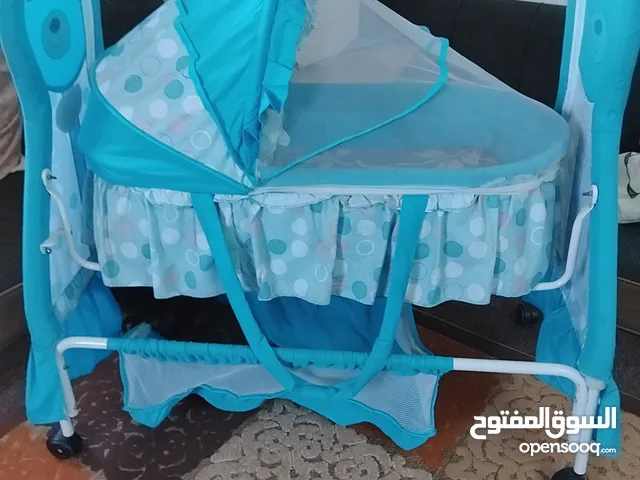 سرير بيبي مستعمل