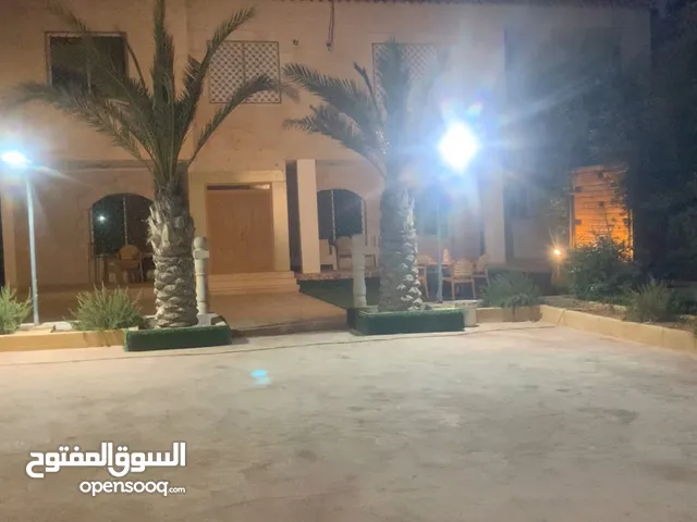 فيلا كبيرة مفروشه 15 غرفة نوم و 12 حمام بمنطقة ريفية للايجار السكني أو التجاري