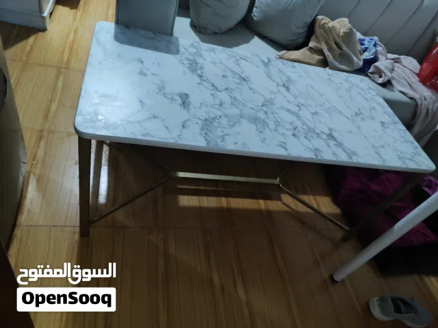 طاولة طعام من سوق الجمعة