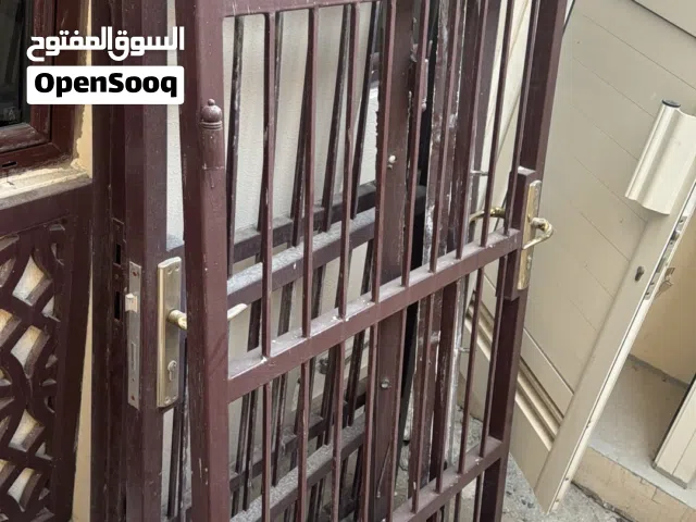 للبيع عدد 2 باب حديد امامي واحد خلفي