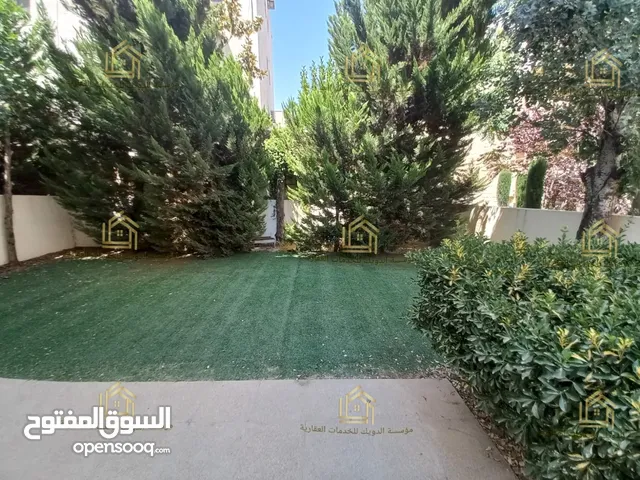 شقة سوبر ديلوكس شبة ارضي مع حديقة وترسات واسعة