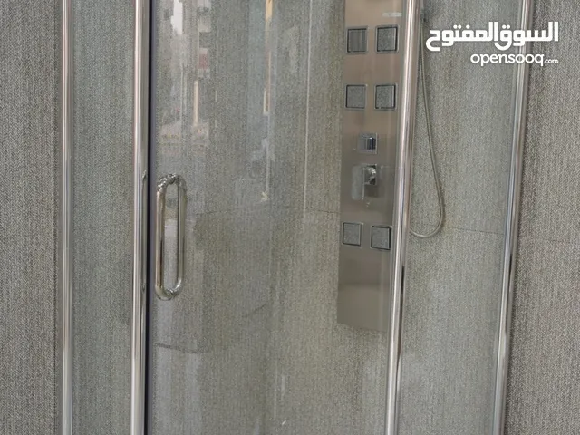 معي شاور نفس الذي في الصوره مستعمل شبه جديد