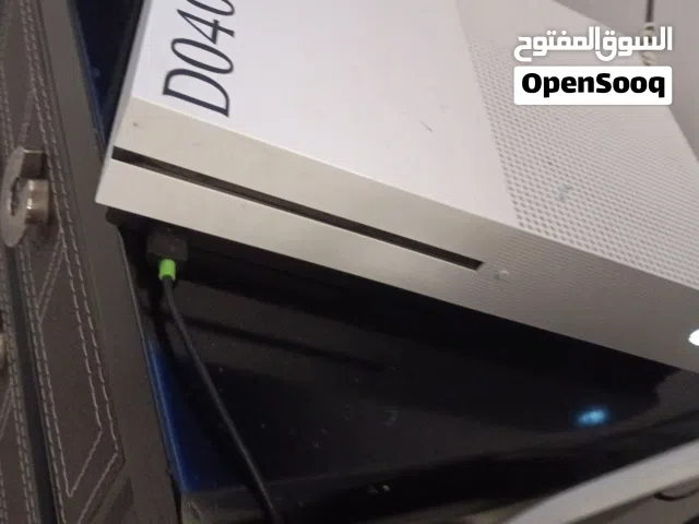 XBOX ONE S 1TB (1 تيرا) نظيف جداً مع باقة ألعاب أسطورية مميزة