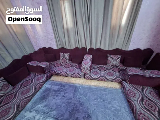 مساند عدد 2 ووجه فرشتين   سجاد شاغي مرتب تركي  ديكور خشب تفصيل  بزبط قاطع او للملابس
