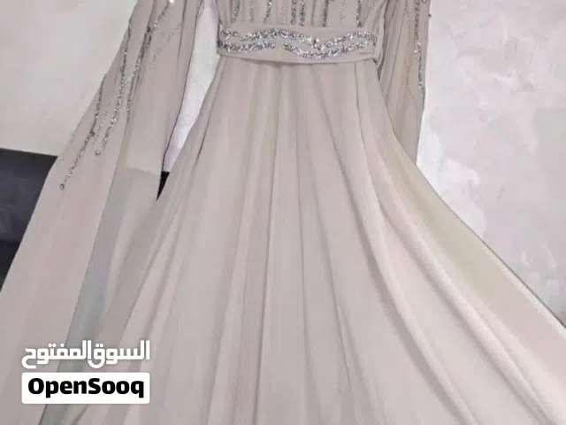 فساتين ملبوسة مرة واحدة للبيع