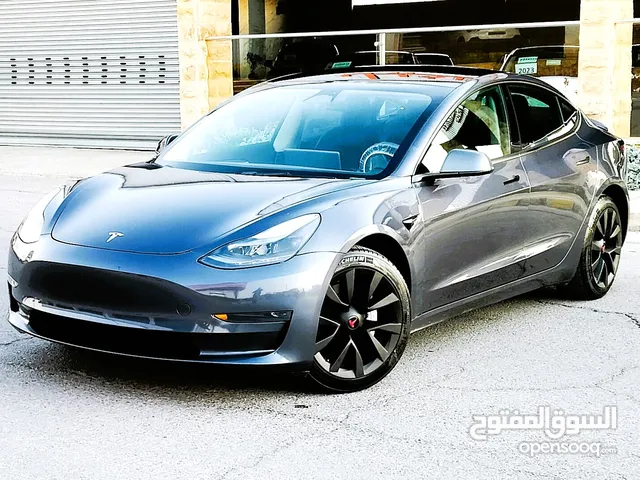 تيسلا 2023 MODEL 3 فحص كامل 4 جـيـد ممشى قليل 20 الف بحالة الوكالة لون فيراني مميز بسعر محرووق ولقطة