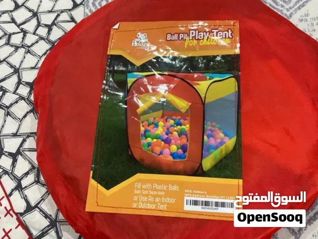 Ball pit providing balls as well
